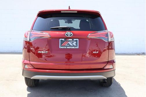Pearl 2018 Toyota RAV4 XLE