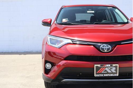 Pearl 2018 Toyota RAV4 XLE
