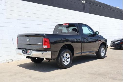 Brilliant Black Crystal Pearlcoat 2015 RAM 1500 Tradesman