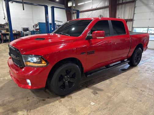 2017 RAM 1500 Night Crew Cab 4x4 5'7' Box