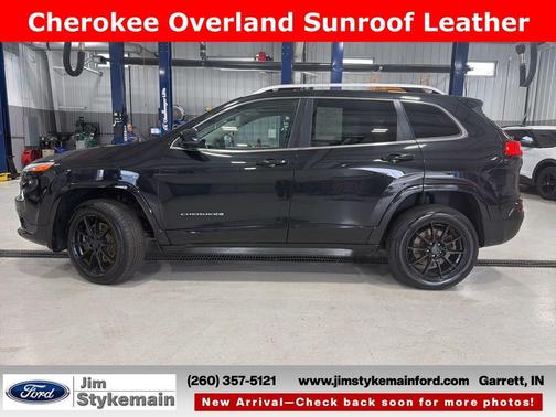 Brilliant Black Crystal Pearlcoat 2016 Jeep Cherokee Overland