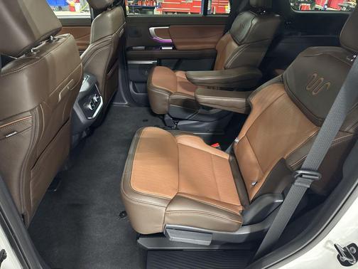 Star White Metallic Tri-Coat 2025 Ford Expedition King Ranch