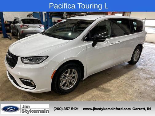 Bright White Clearcoat 2024 Chrysler Pacifica Touring L