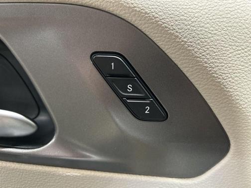 Bright White Clearcoat 2024 Chrysler Pacifica Touring L