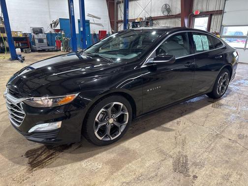 Mosaic Black Metallic 2024 Chevrolet Malibu FWD 1LT