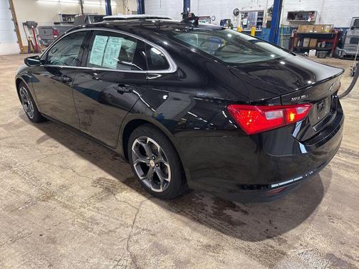 Mosaic Black Metallic 2024 Chevrolet Malibu FWD 1LT