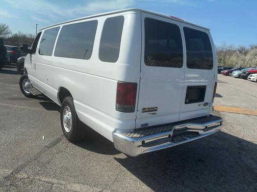 2013 Ford E350 Super Duty XLT