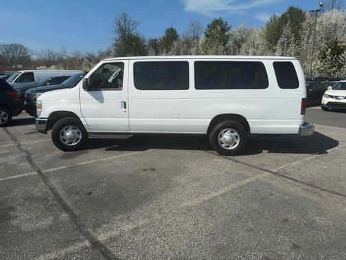 2013 Ford E350 Super Duty XLT