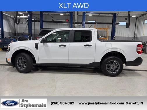 Oxford White 2025 Ford Maverick XLT