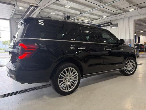 Agate Black Metallic 2024 Ford Expedition Platinum