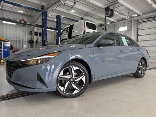 Electric Shadow 2023 Hyundai ELANTRA SEL Sedan