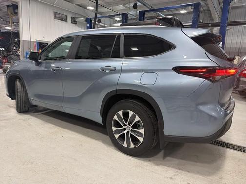 2024 Toyota Highlander Hybrid XLE