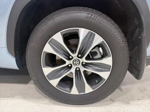 2024 Toyota Highlander Hybrid XLE