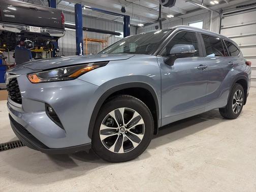 2024 Toyota Highlander Hybrid XLE