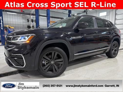 Deep Black 2022 Volkswagen Atlas Cross Sport 3.6L V6 SEL R-Line SUV