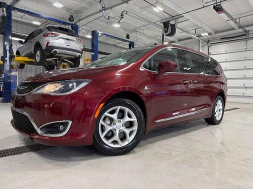 Velvet Red Pearlcoat 2017 Chrysler Pacifica Touring-L