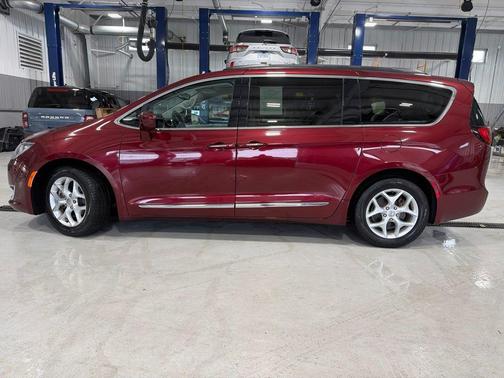Velvet Red Pearlcoat 2017 Chrysler Pacifica Touring-L