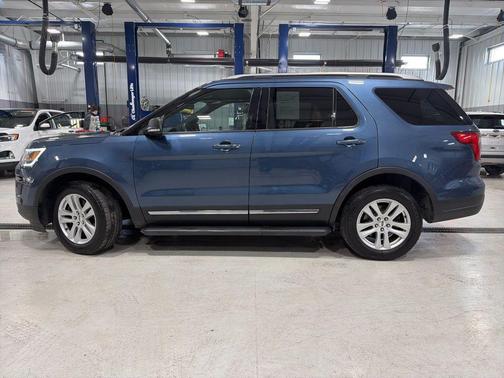 Blue Metallic 2019 Ford Explorer XLT