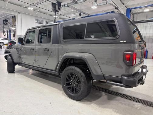 2023 Jeep Gladiator Sport