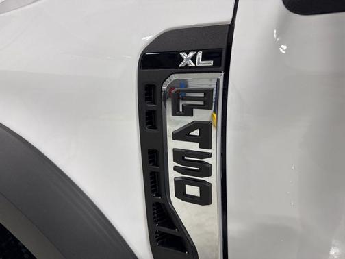 Oxford White 2026 Ford F-450 DRW
