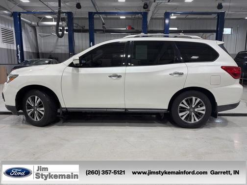 2017 Nissan Pathfinder SL