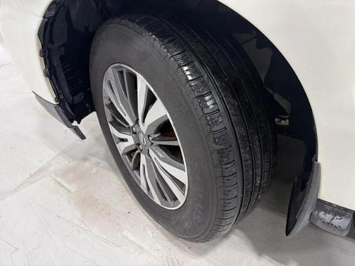 2017 Nissan Pathfinder SL