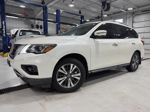 2017 Nissan Pathfinder SL