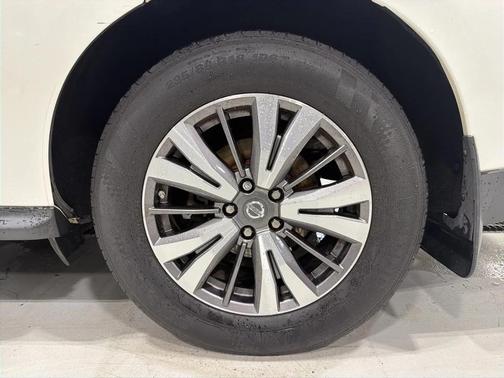 2017 Nissan Pathfinder SL