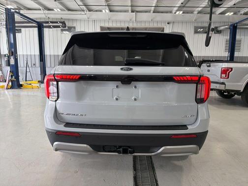 Space White Metallic 2026 Ford Explorer Platinum
