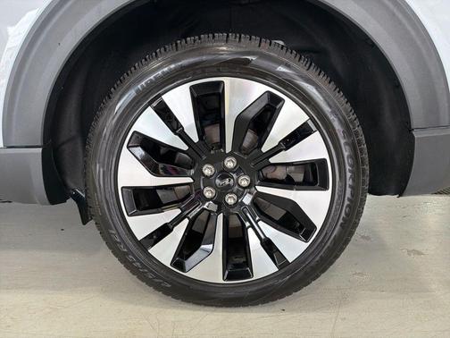Space White Metallic 2026 Ford Explorer Platinum