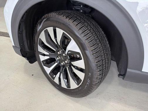 Space White Metallic 2026 Ford Explorer Platinum