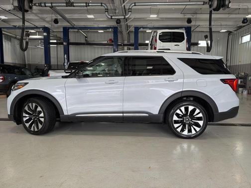 Space White Metallic 2026 Ford Explorer Platinum