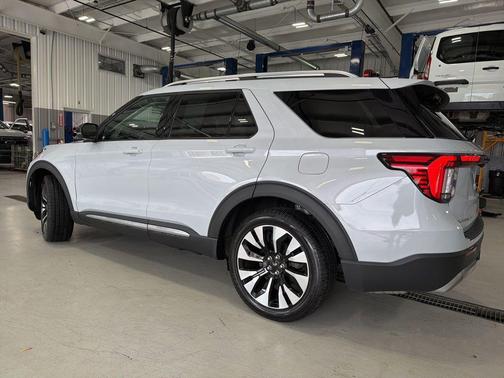 Space White Metallic 2026 Ford Explorer Platinum