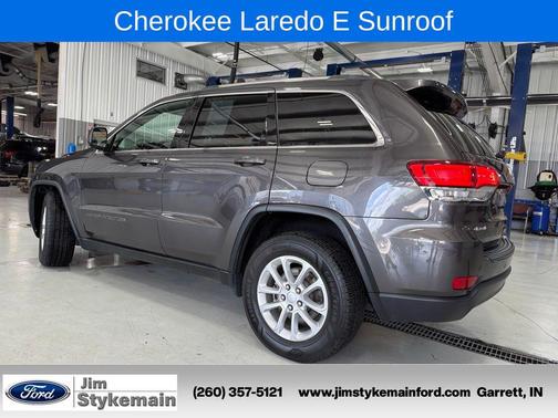 Granite Crystal Metallic Clearcoat 2021 Jeep Grand Cherokee Laredo
