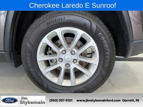Granite Crystal Metallic Clearcoat 2021 Jeep Grand Cherokee Laredo