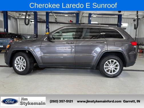 Granite Crystal Metallic Clearcoat 2021 Jeep Grand Cherokee Laredo