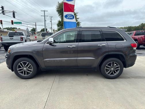 Granite Crystal Metallic Clearcoat 2017 Jeep Grand Cherokee Limited