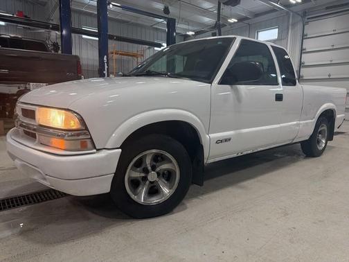 2000 Chevrolet S-10 Base