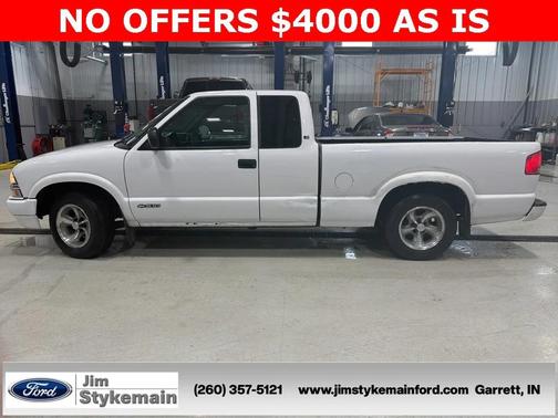 2000 Chevrolet S-10 Base