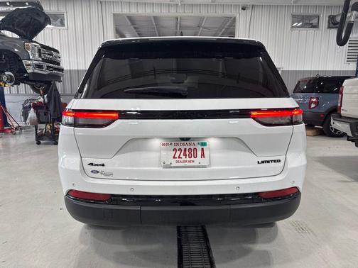 Bright White Clearcoat 2024 Jeep Grand Cherokee Limited