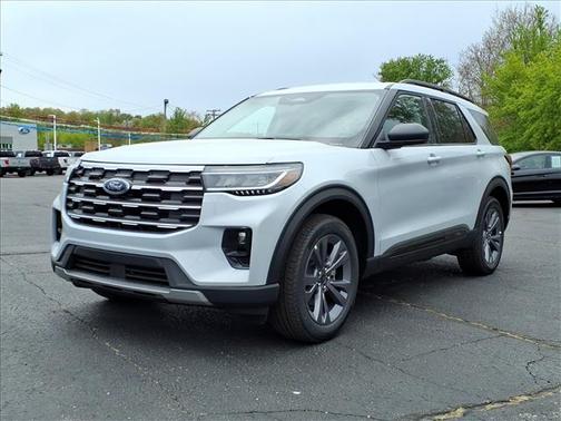 Space White Metallic 2026 Ford Explorer Active