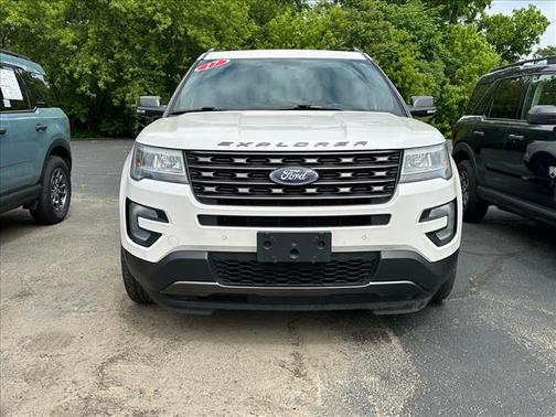 White 2017 Ford Explorer XLT