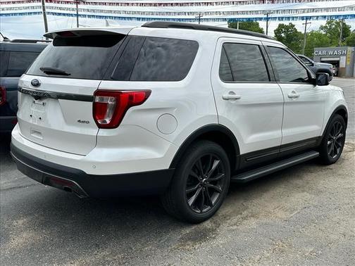 White 2017 Ford Explorer XLT