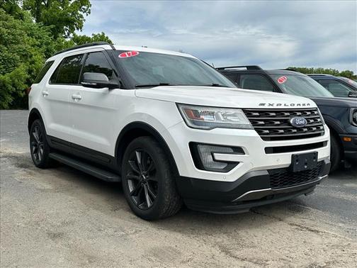 White 2017 Ford Explorer XLT