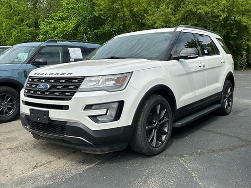 White 2017 Ford Explorer XLT