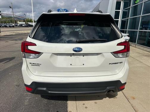 Crystal White Pearl 2023 Subaru Forester Premium