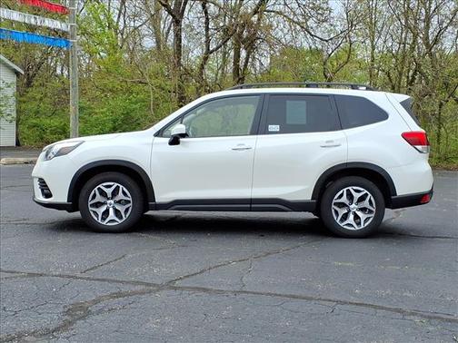 Crystal White Pearl 2023 Subaru Forester Premium