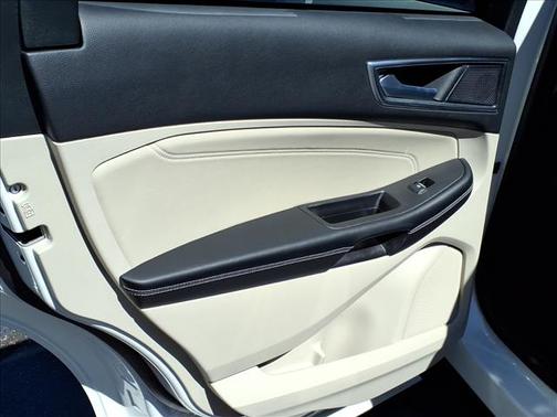Star White 2024 Ford Edge Titanium