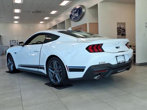 Oxford White Clearcoat 2025 Ford Mustang GT Premium