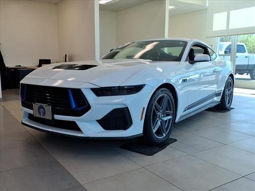 Oxford White Clearcoat 2025 Ford Mustang GT Premium